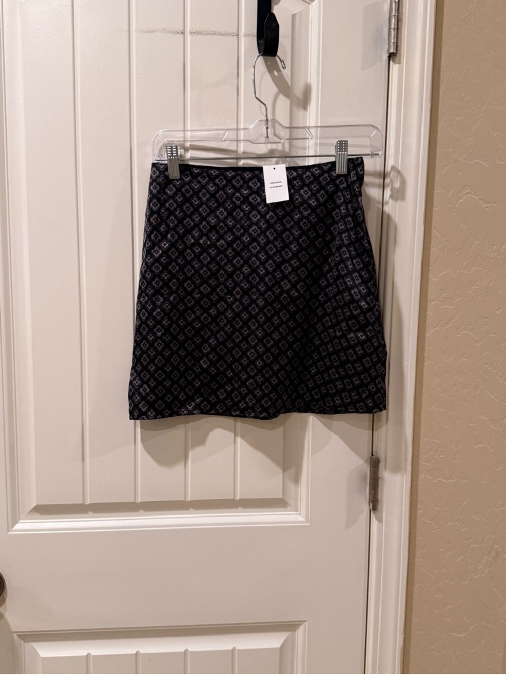 Hollister Ultra High-Rise Satin Mini Skirt XS Black Brown Floral Geometric NWT - Picture 2 of 11